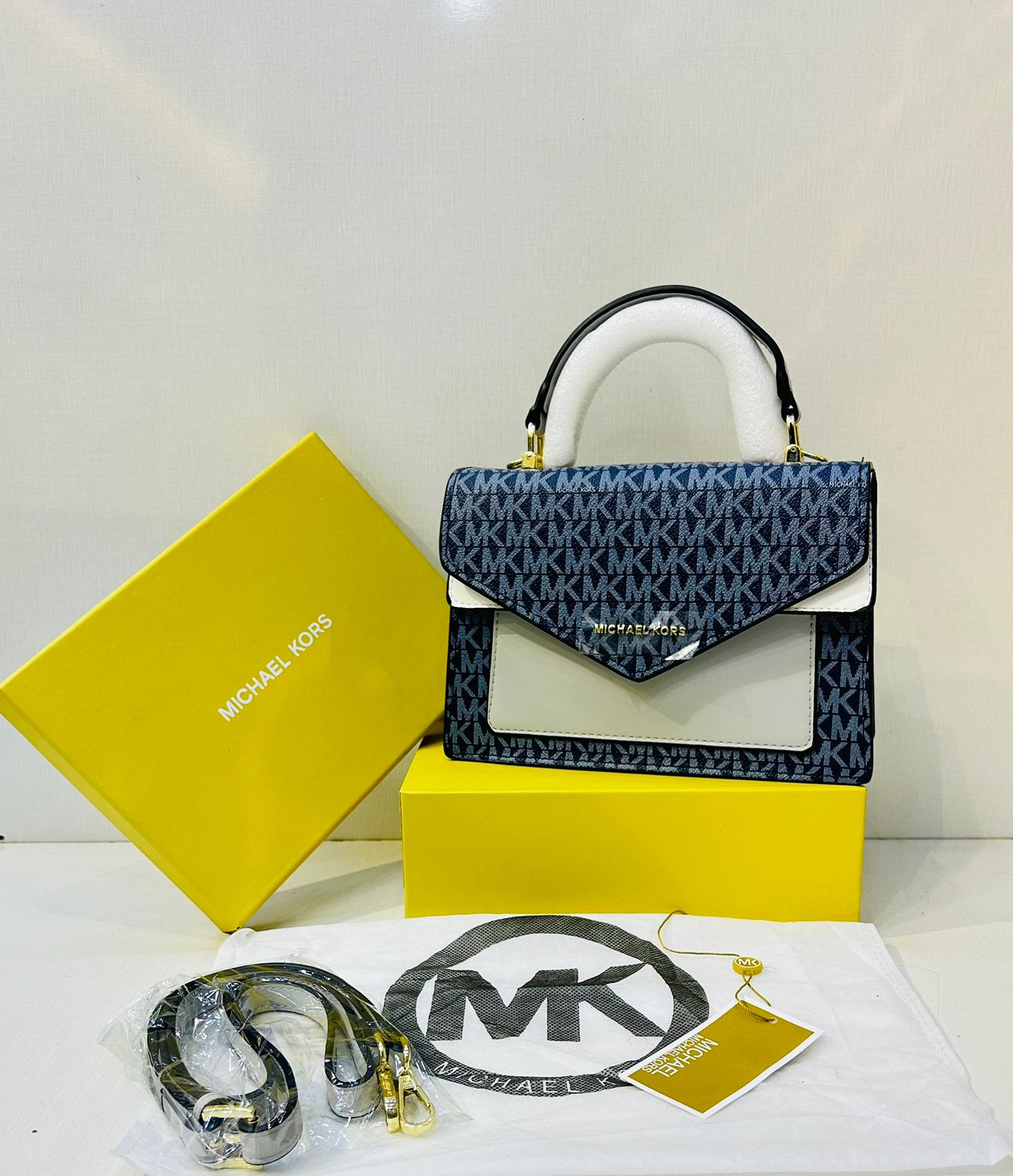 Michael Kors Ludlow Signature Satchel in Blue