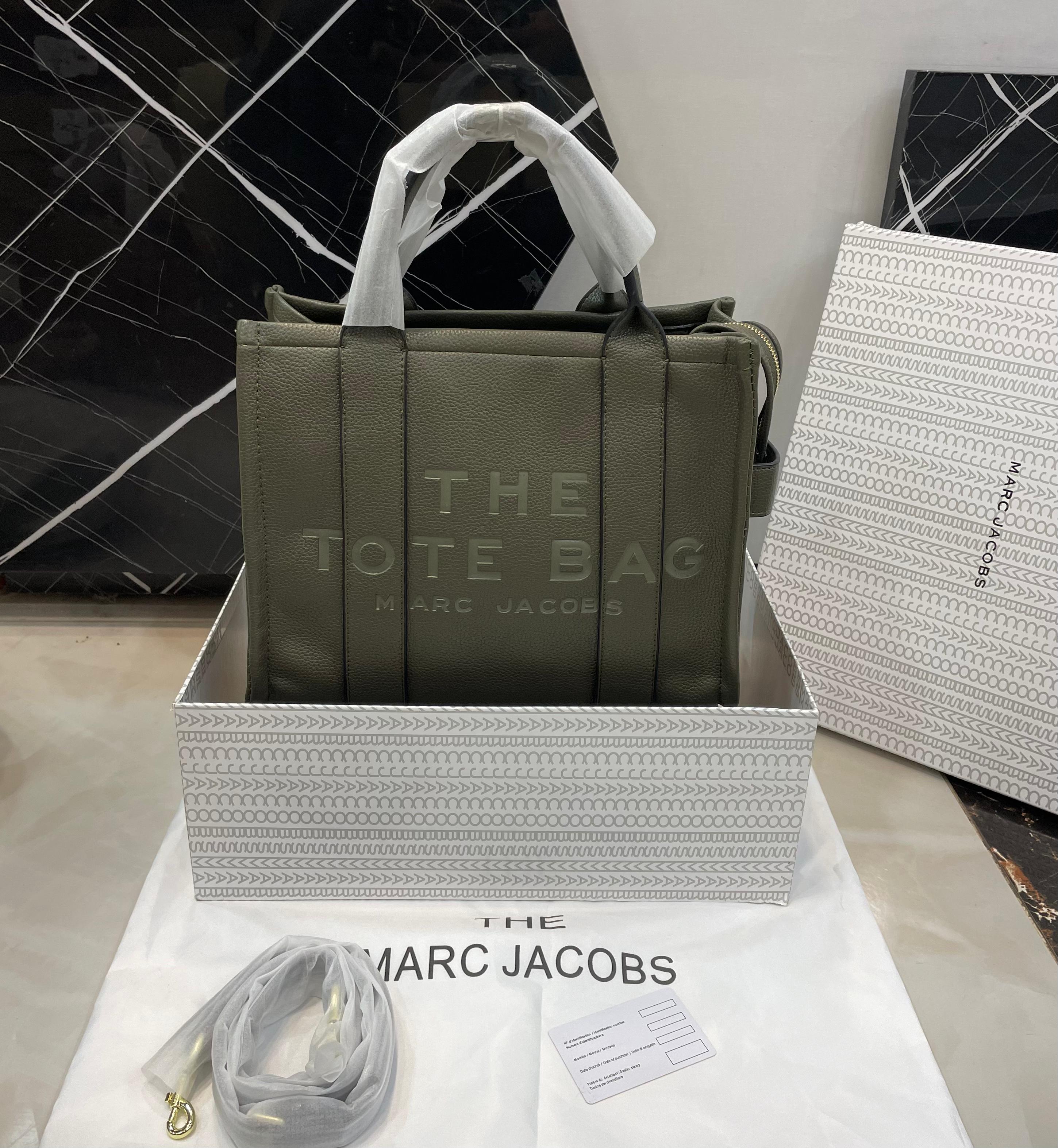 Marc Jacobs The Tote Bag Collection