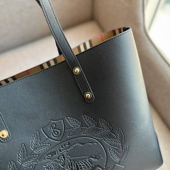 Burberry Crest Reversible Tote Bag – Black