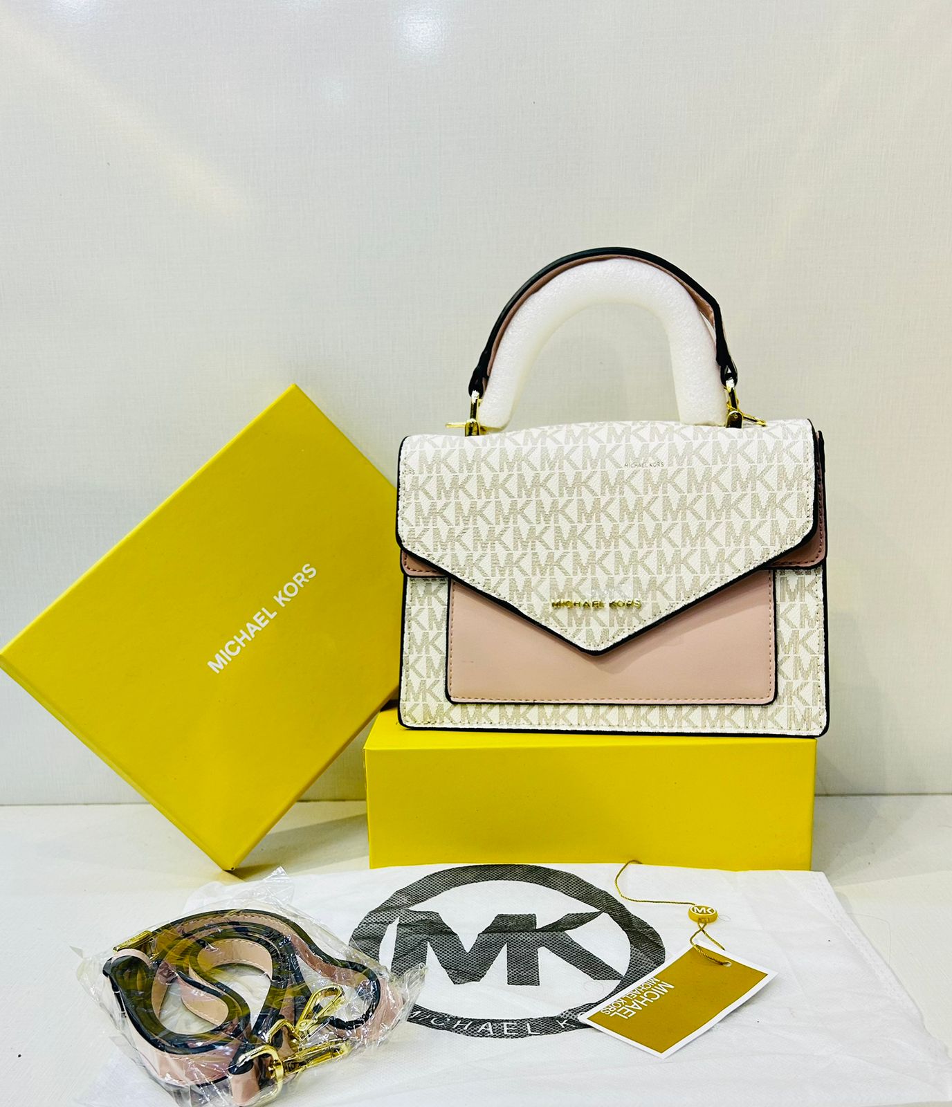 Michael Kors Ludlow Signature Satchel in Pink