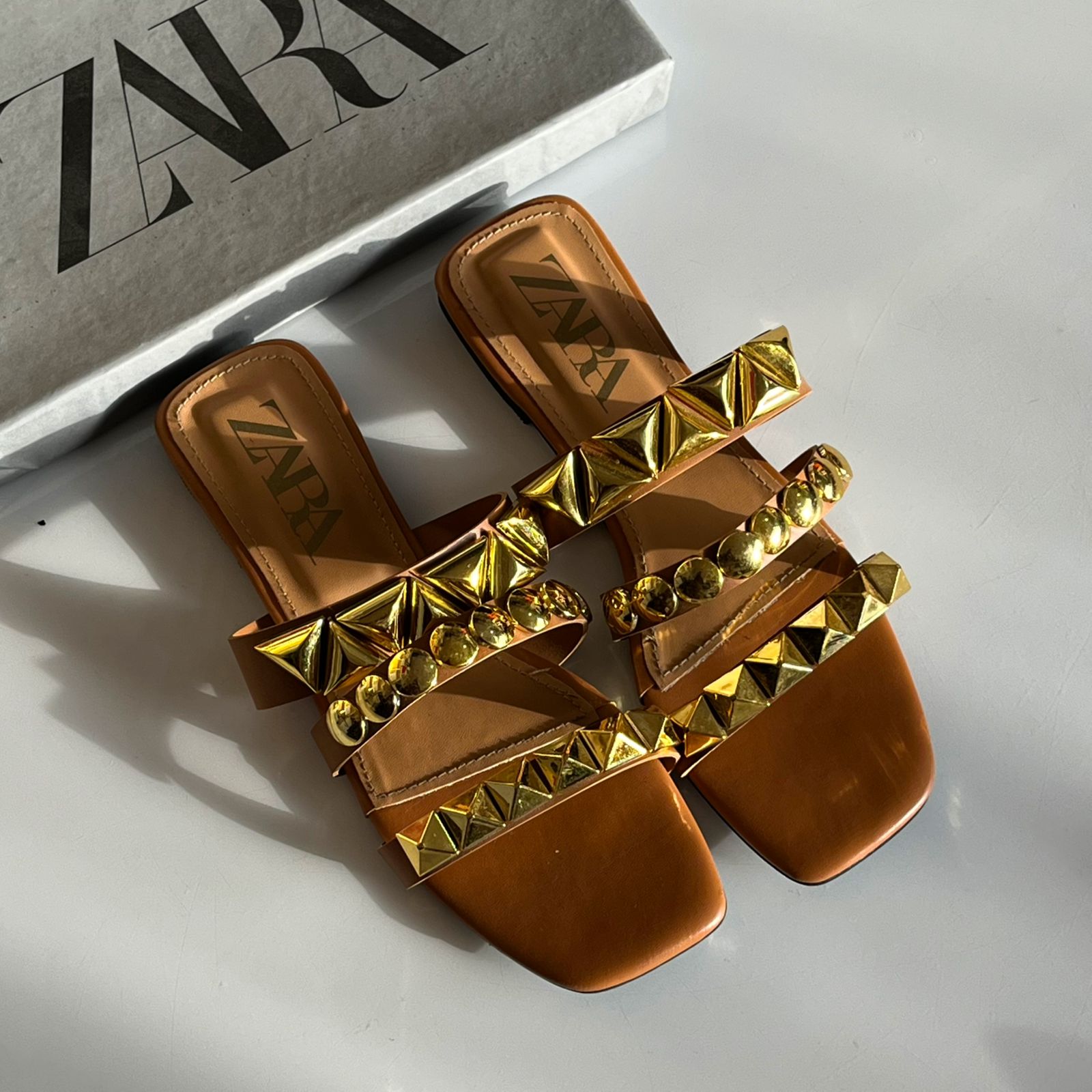 Zara Slippers in Brown