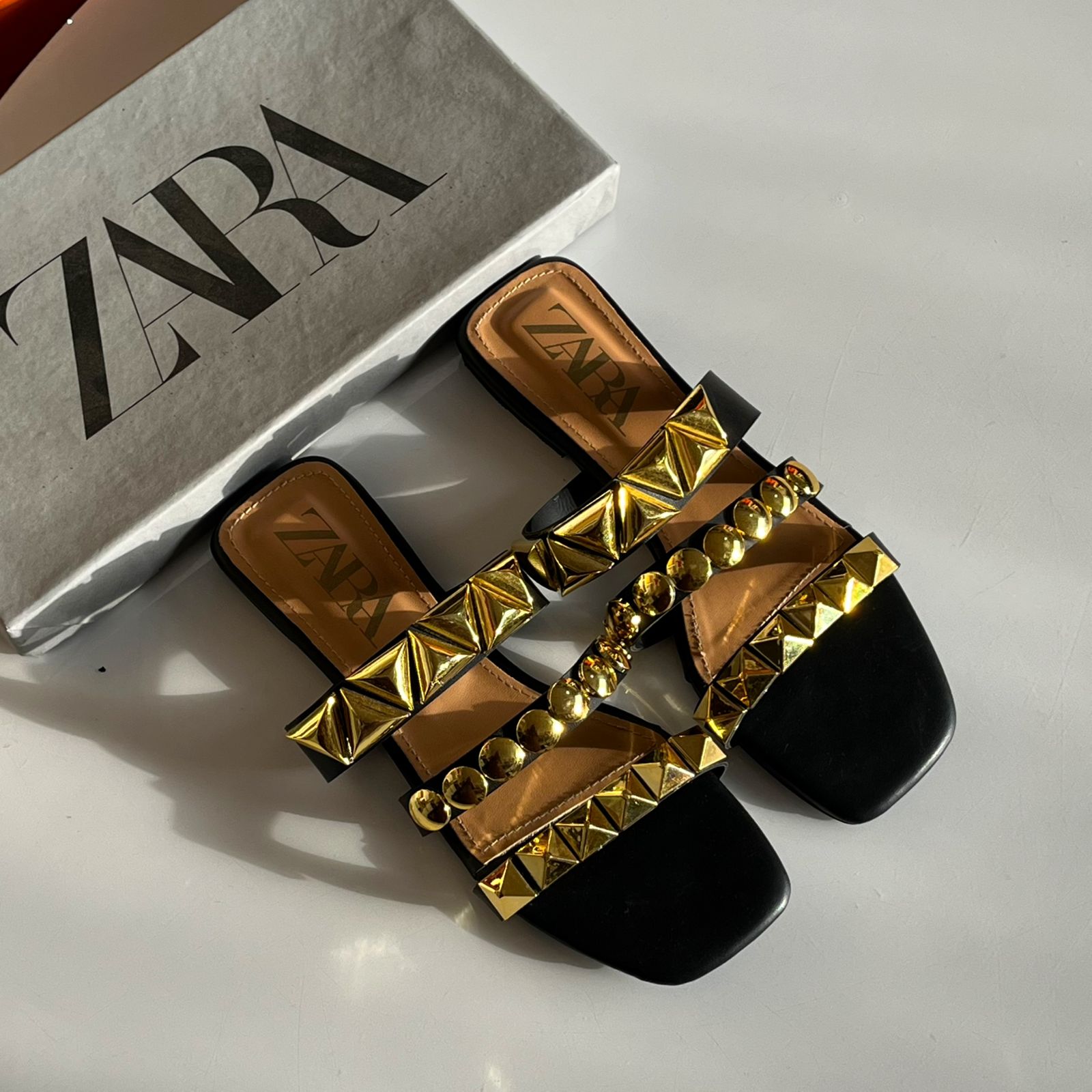 Zara Slippers in Black