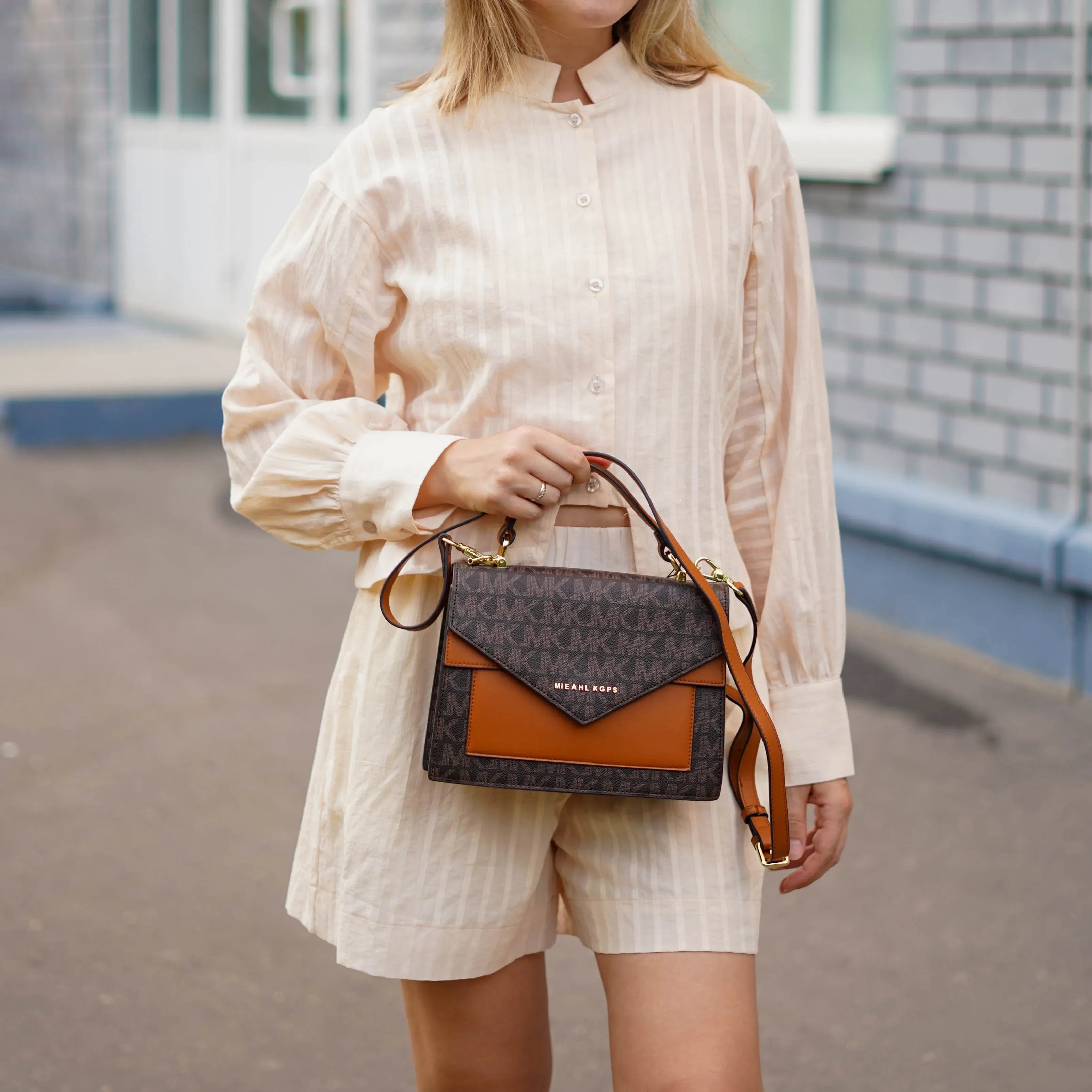 Michael Kors Ludlow Signature Satchel in Brown